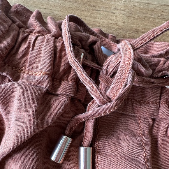 Brown high waisted Dynamite shorts - Picture 2 of 4